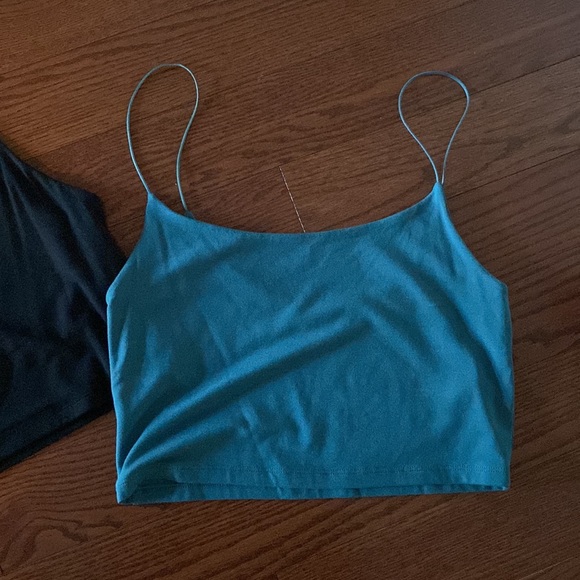 Aritzia Scoop Neck Crop Tops - Picture 3 of 3
